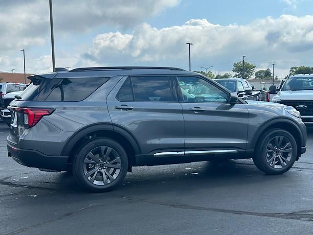 2025 Ford Explorer photo 11