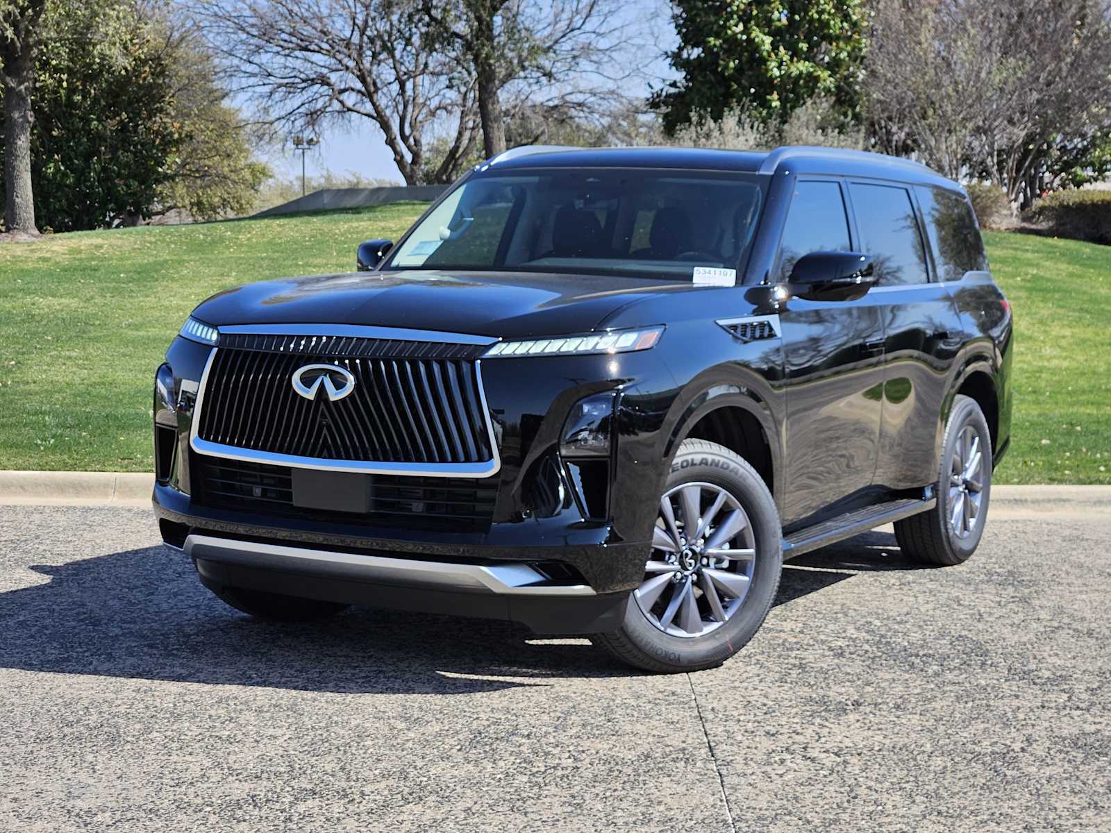 2025 INFINITI QX80 PURE