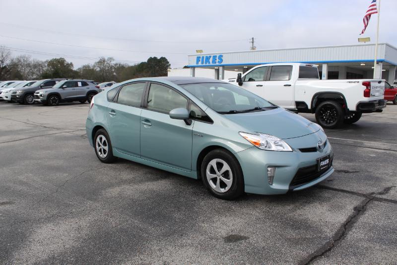 2014 Toyota Prius Three photo 4