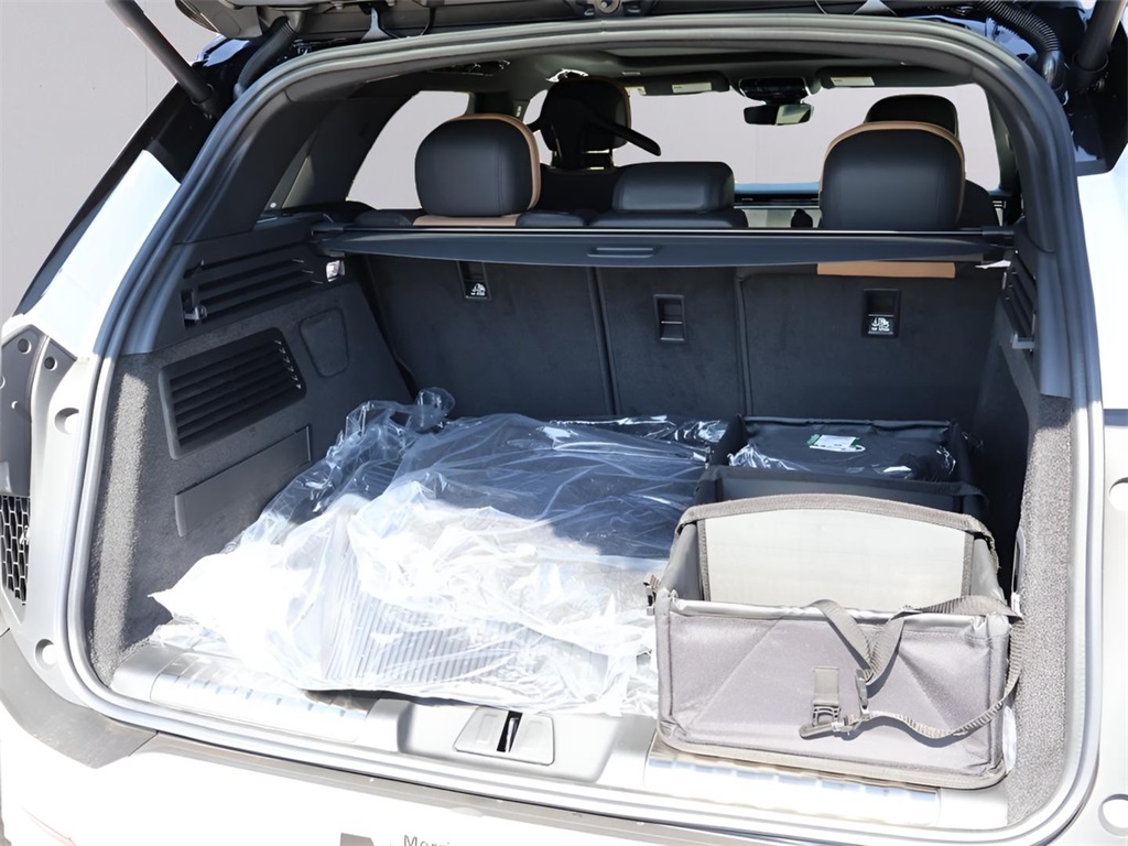 2025 Land Rover Range Rover Sport SE photo 16