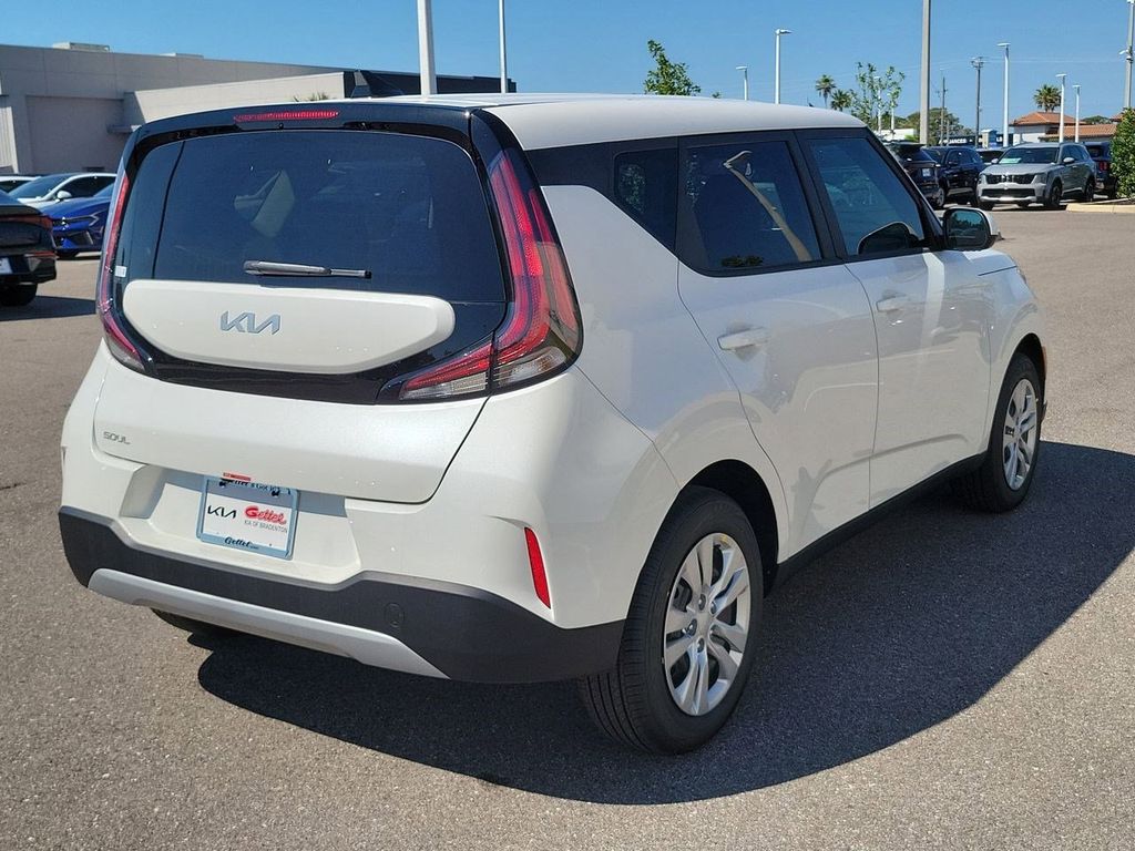 2025 Kia Soul LX S photo 3