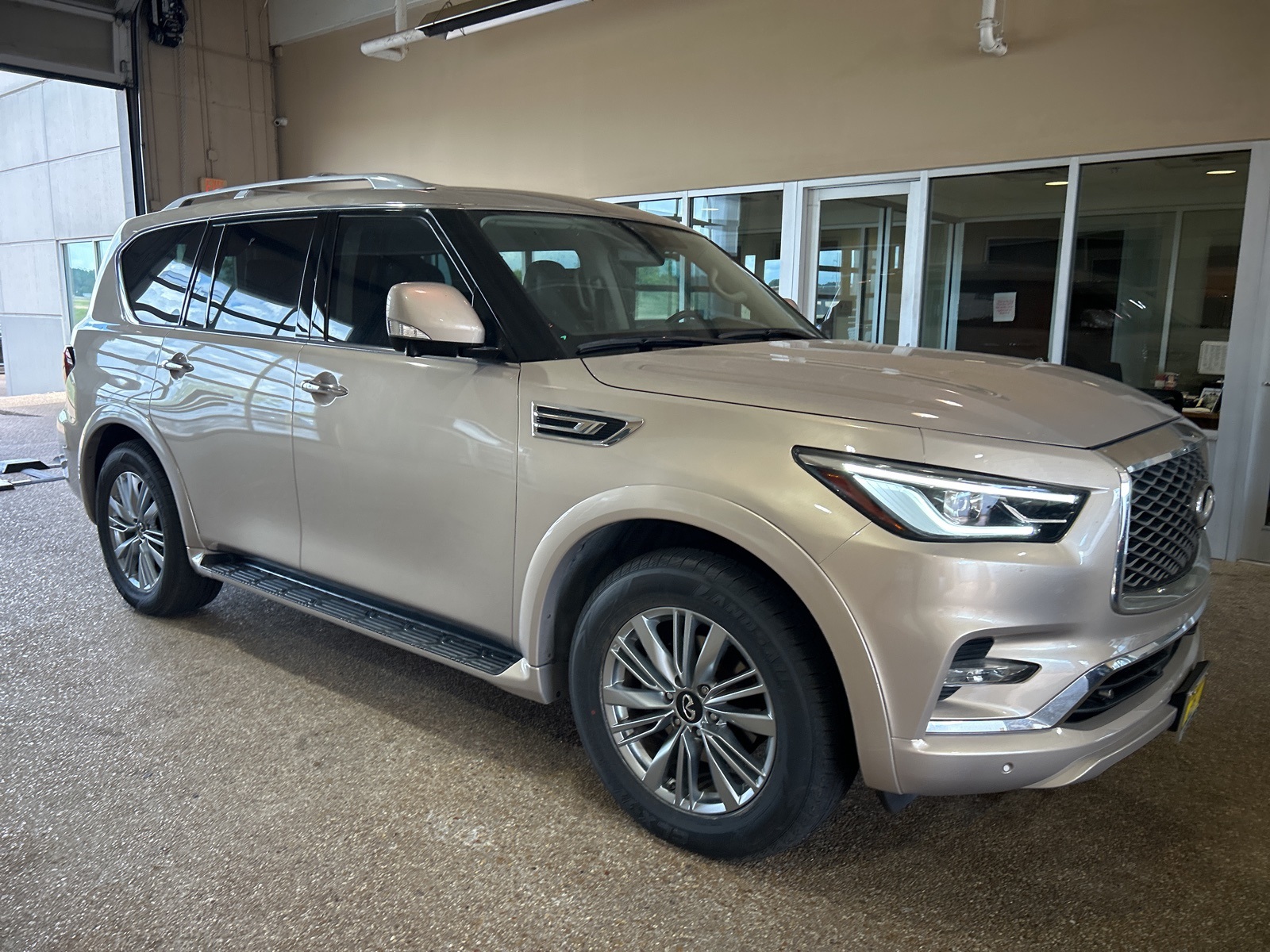 2021 Infiniti QX80 Luxe photo 29