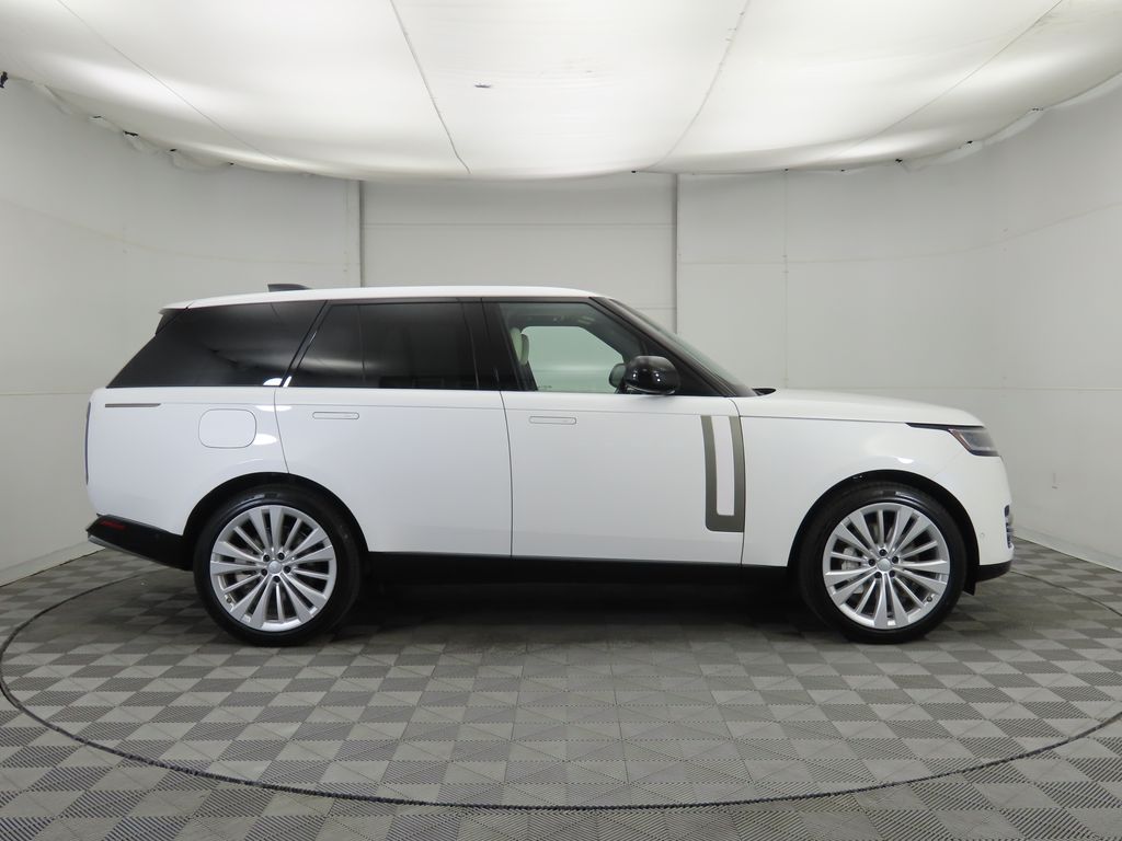 2025 Land Rover Range Rover SE photo 4