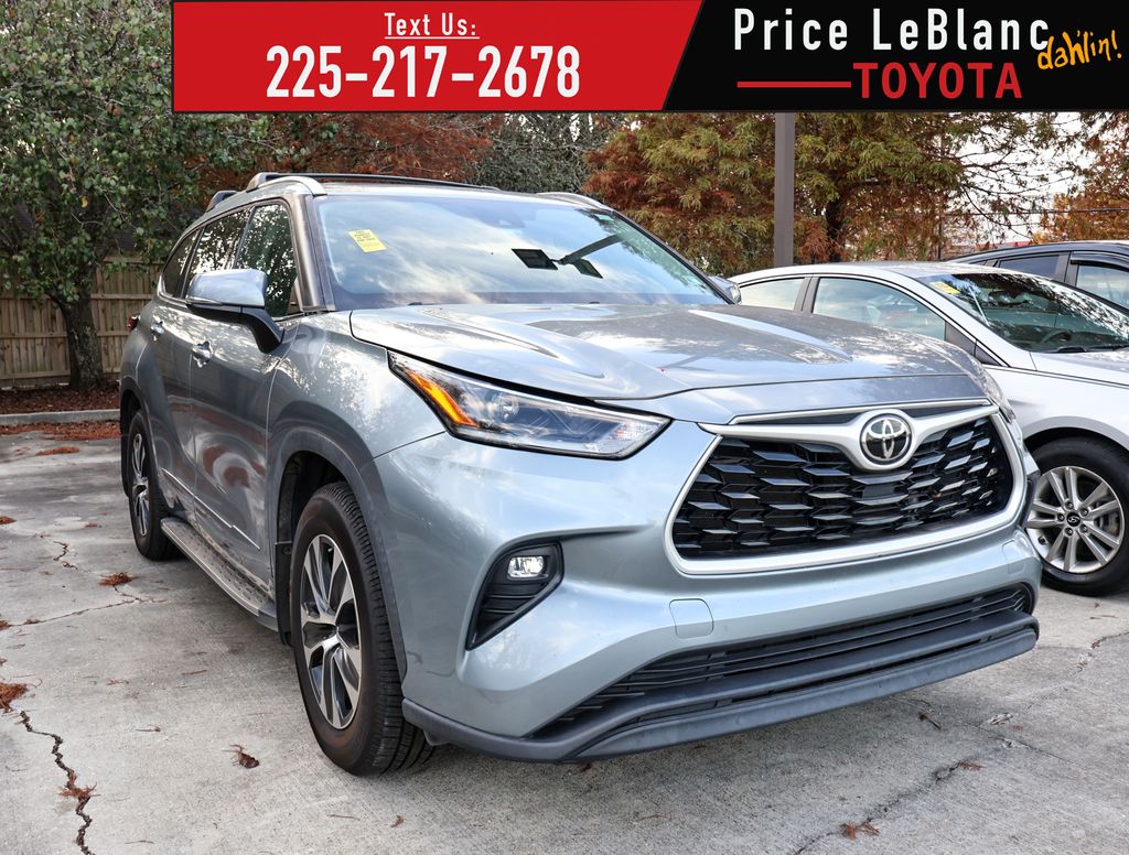 2021 Toyota Highlander XLE's photo