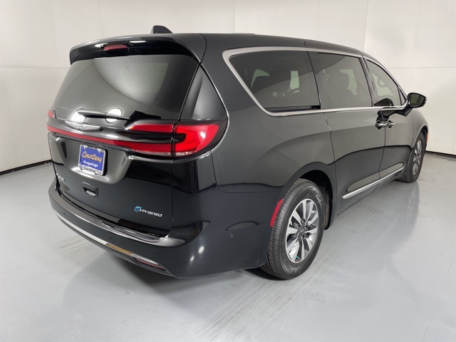 2022 Chrysler Pacifica Hybrid Limited photo 8