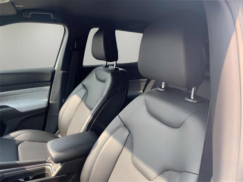 2025 Jeep Compass Latitude photo 20