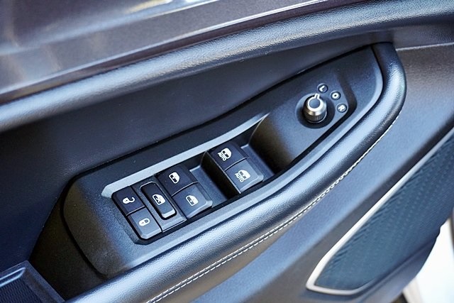 Used 2021 Silver Jeep Altitude image 25