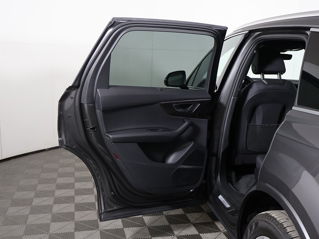 2022 Audi Q7 45 Premium Plus photo 25