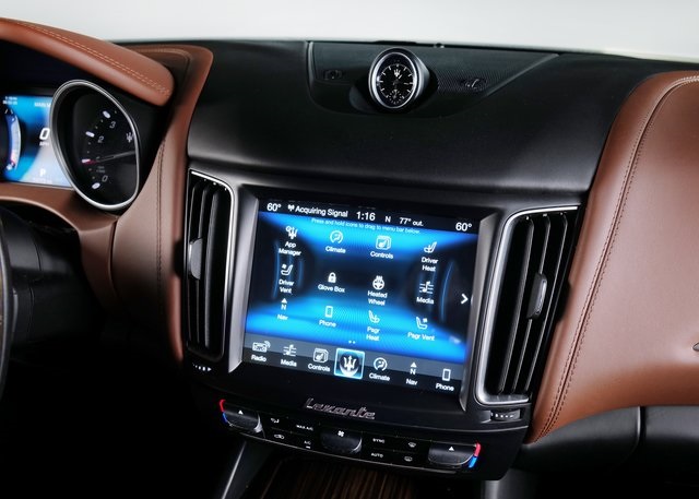 2017 Maserati Levante Base photo 10