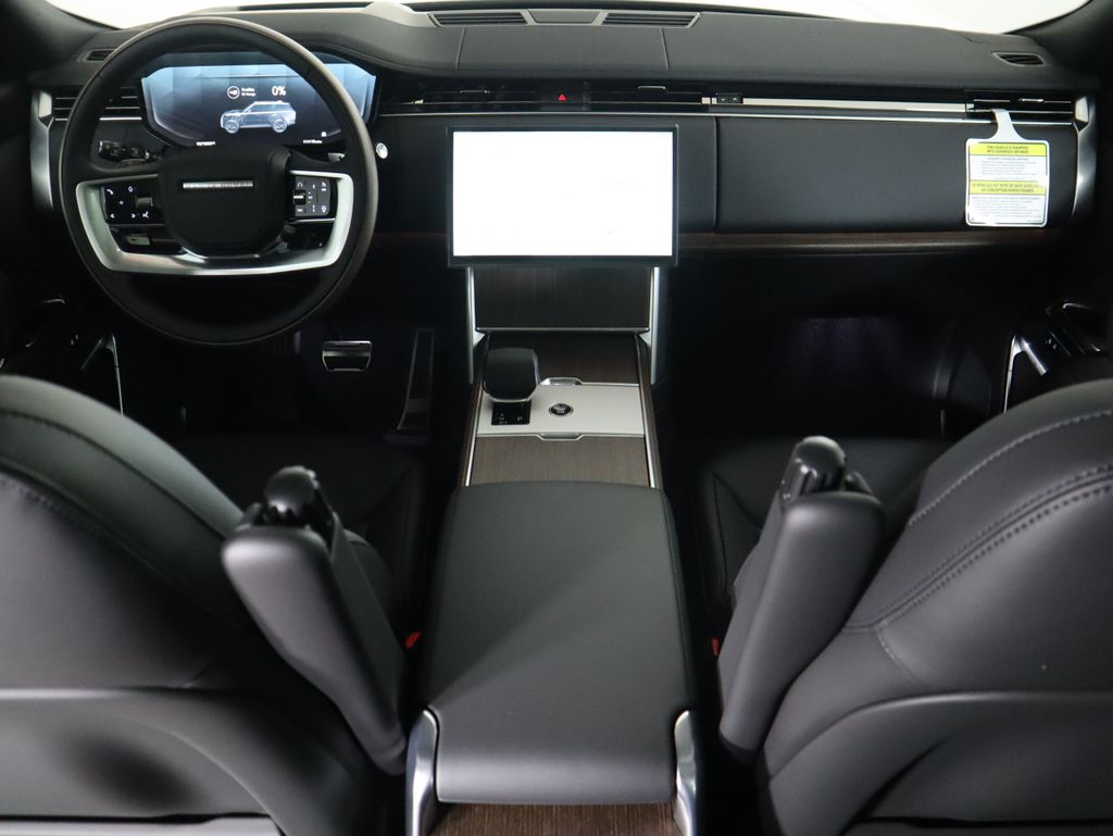 2025 Land Rover Range Rover SE photo 13