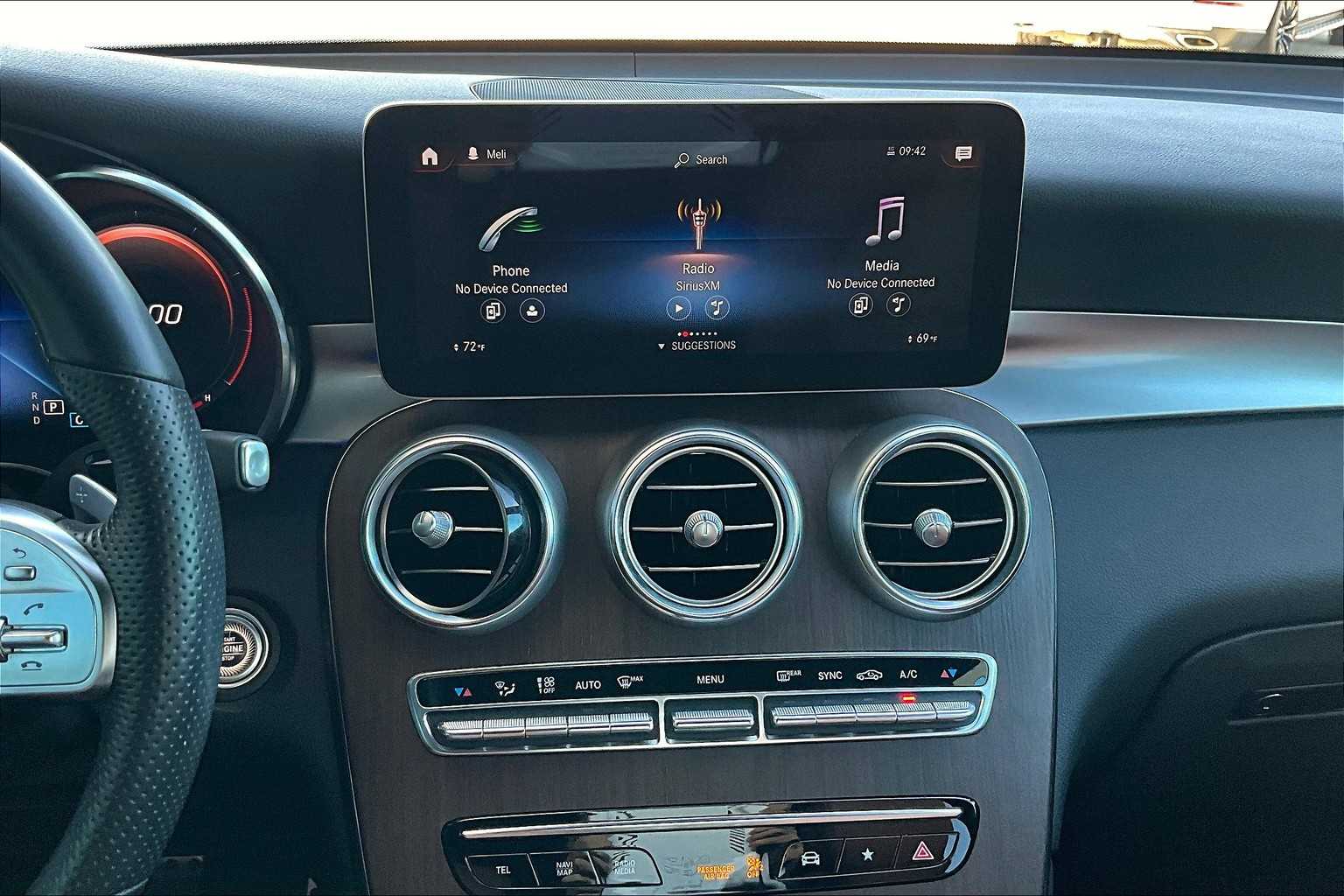 2022 Mercedes Benz GLC 300 photo 6