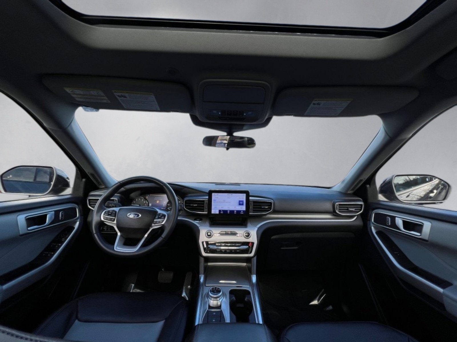 2023 Ford Explorer XLT photo 3