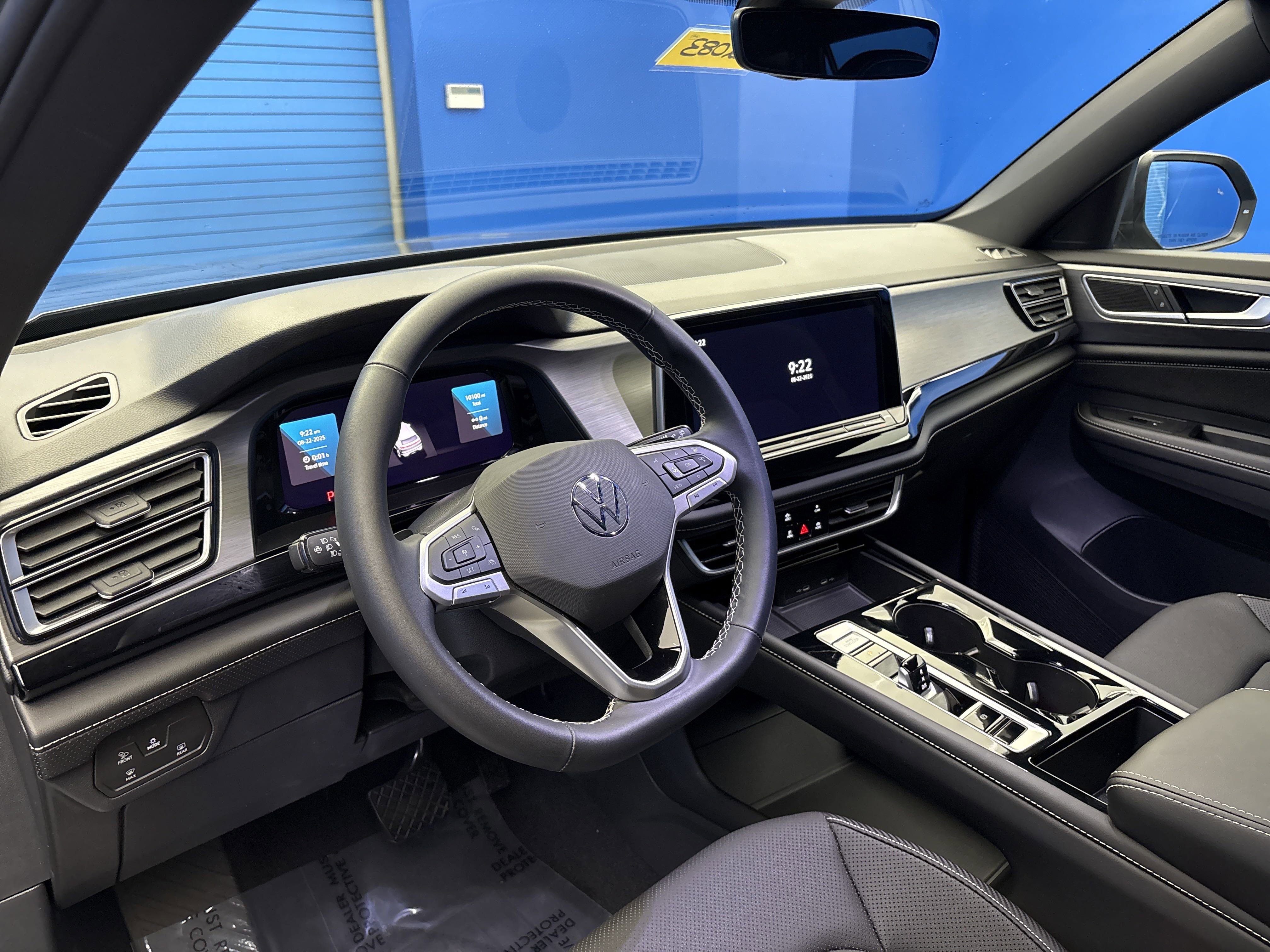 2024 Volkswagen Atlas Cross Sport SE Technology photo 9