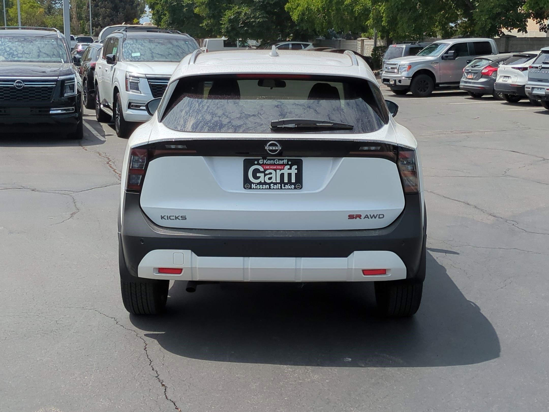 2025 Nissan Kicks SR photo 4