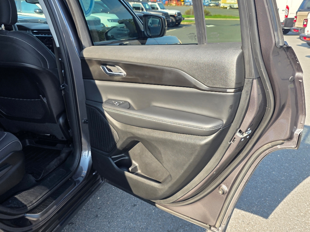 2023 Jeep Cherokee Laredo photo 17