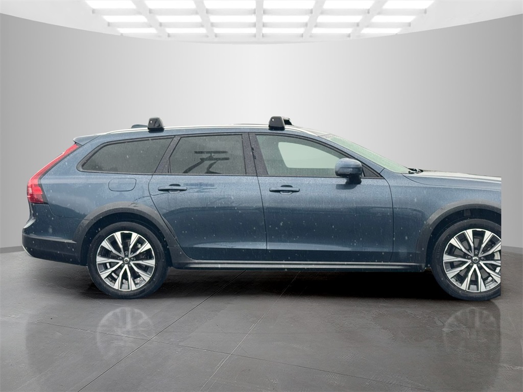 2023 Volvo V90 Cross Country B6 AWD Plus photo 4