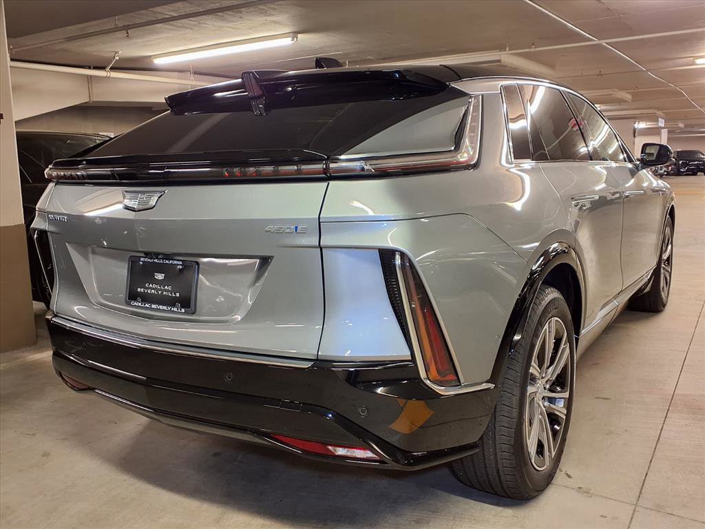 2025 Cadillac Lyriq Luxury photo 8