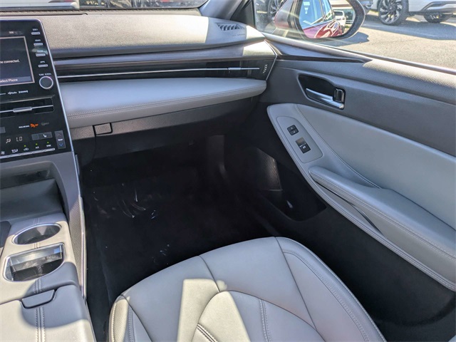 2019 Toyota Avalon Hybrid XLE Plus photo 15