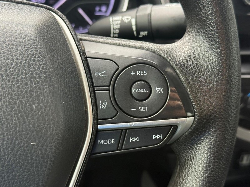 2023 Toyota Camry Hybrid LE photo 19