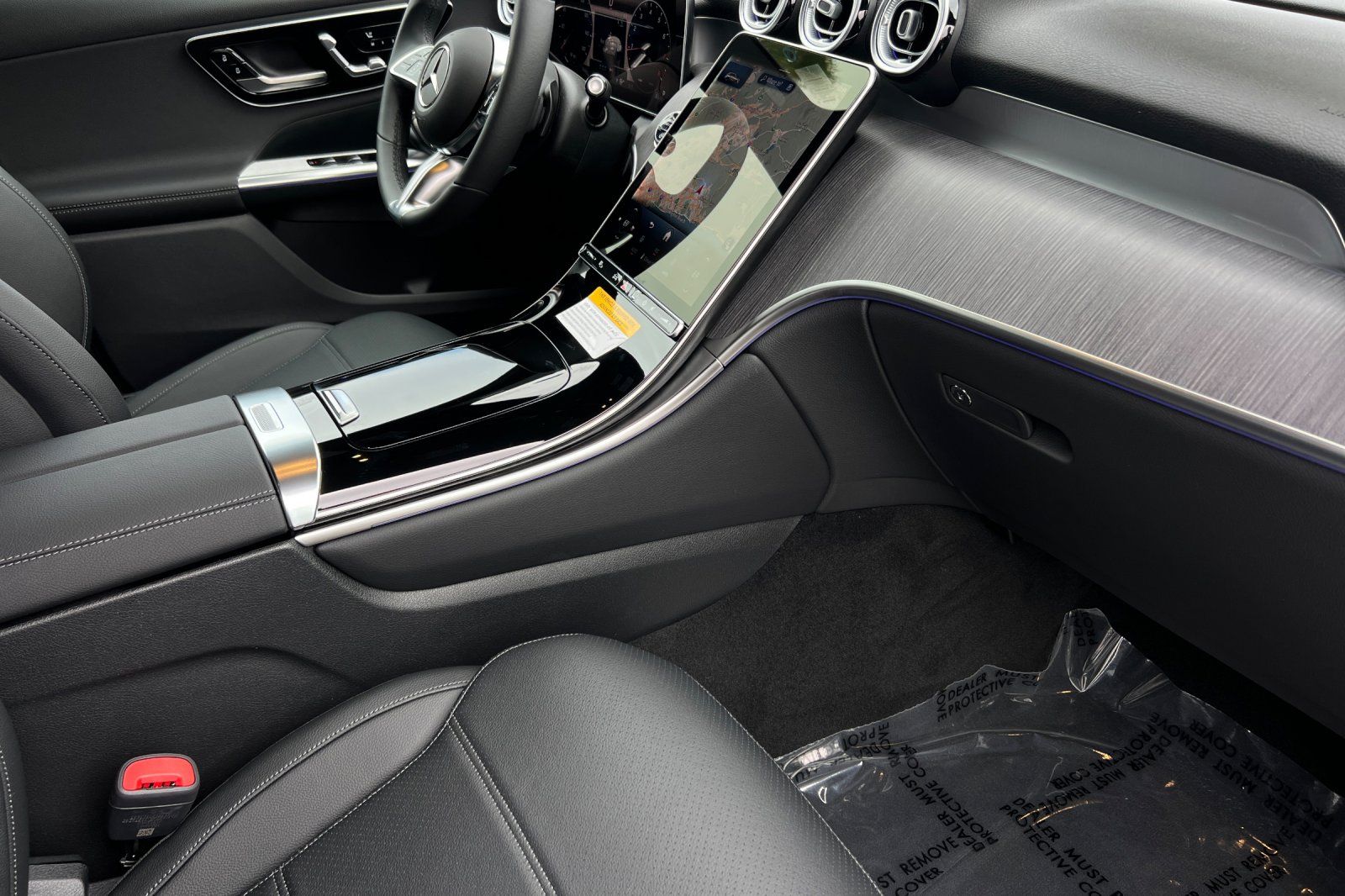 2025 Mercedes Benz GLC 300 photo 13