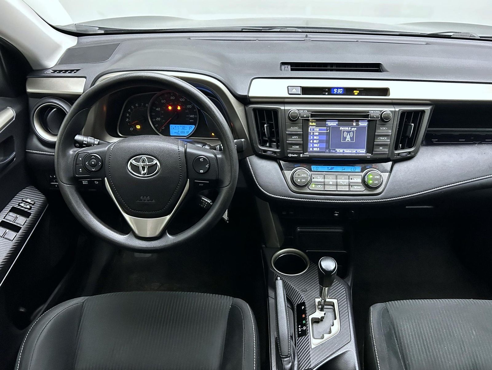 2015 Toyota RAV4 XLE photo 12