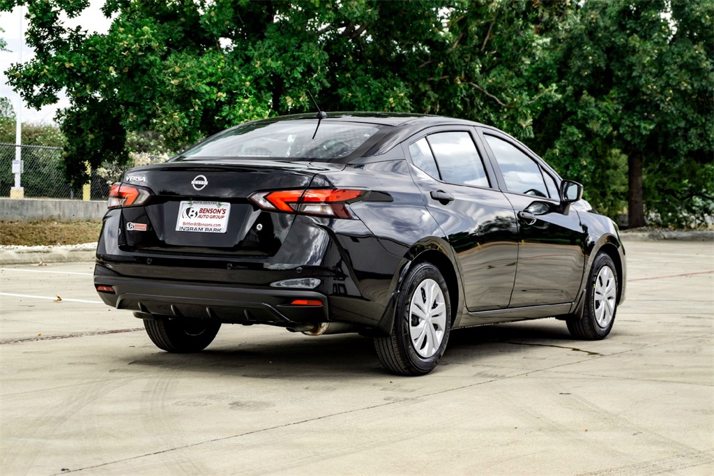 2025 Nissan Versa S photo 4