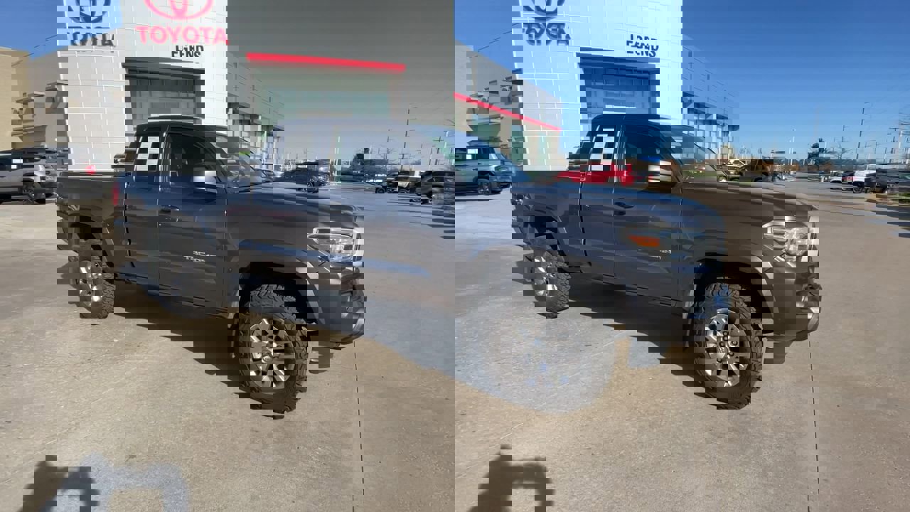 Certified 2018 Toyota Tacoma SR5 with VIN 5TFSZ5AN6JX123915 for sale in Kansas City