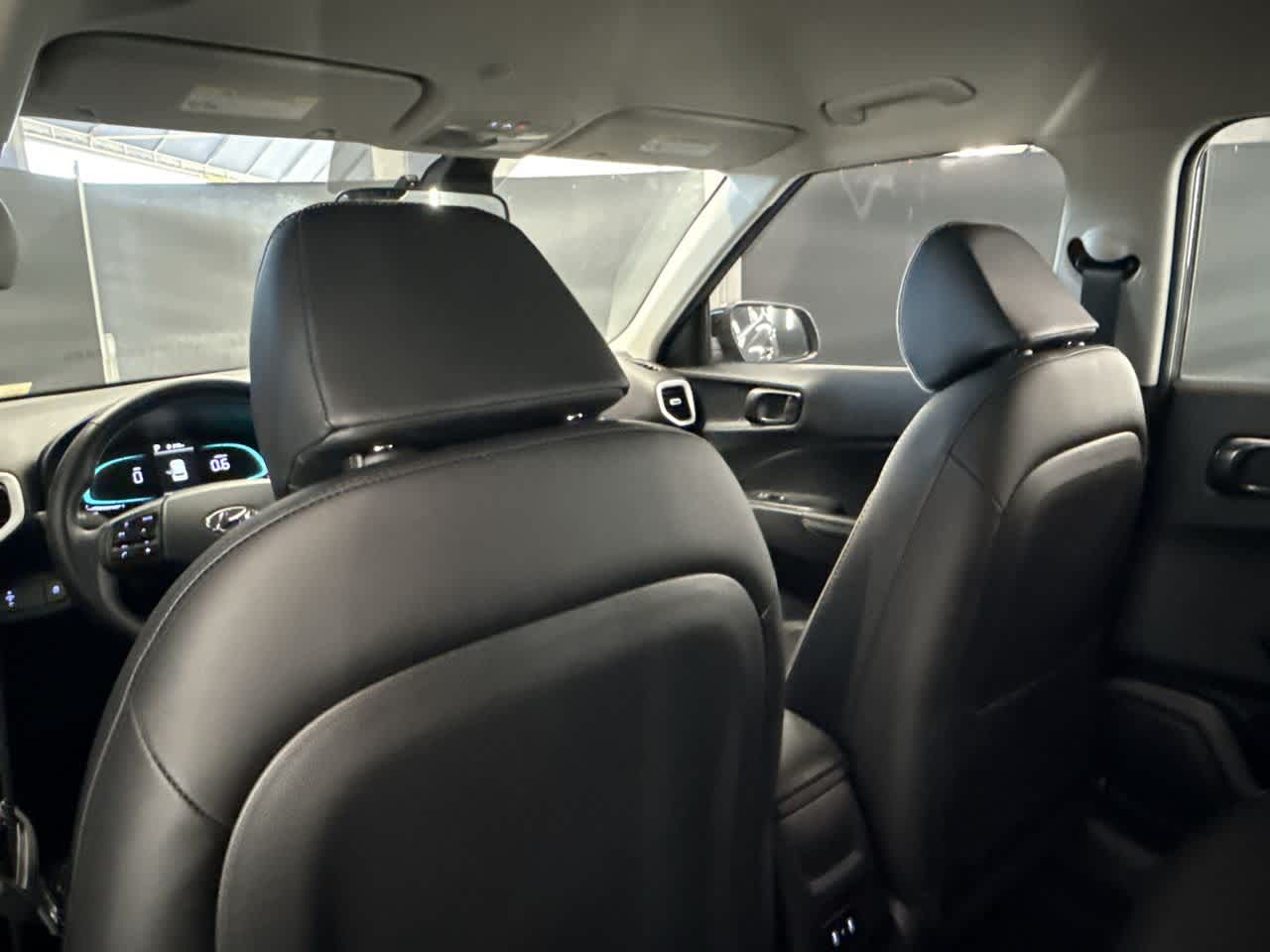 2024 Hyundai Venue Limited photo 25