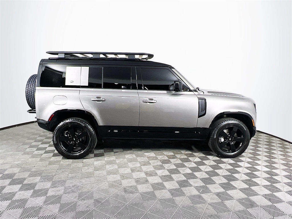 2024 Land Rover Defender 110 X-Dynamic SE photo 4