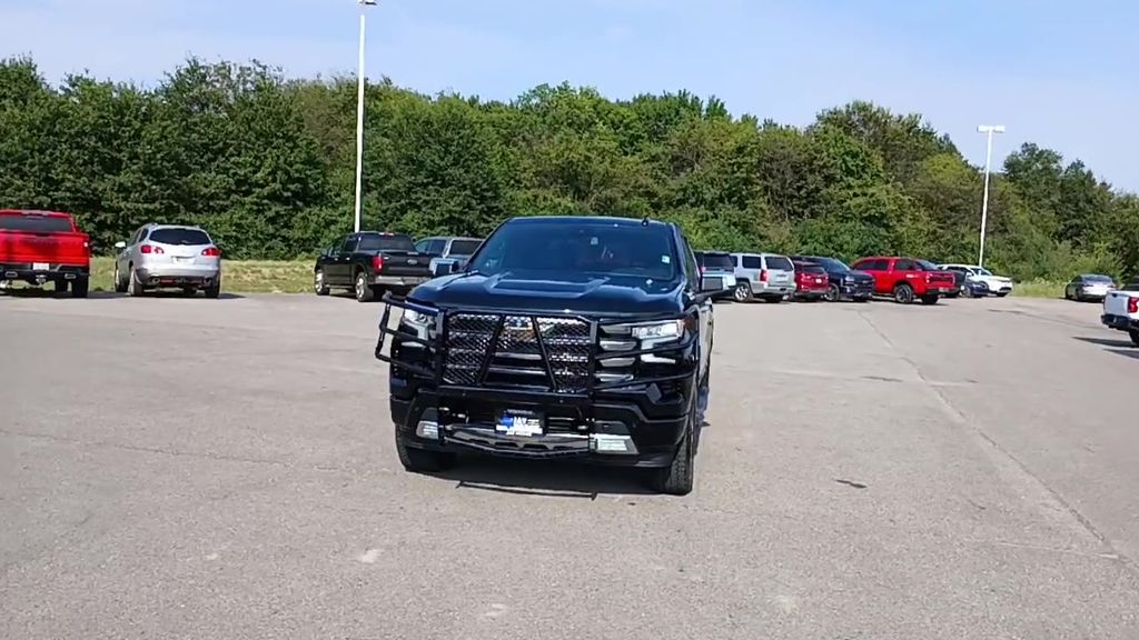 2025 Chevrolet Silverado 1500 High Country photo 2
