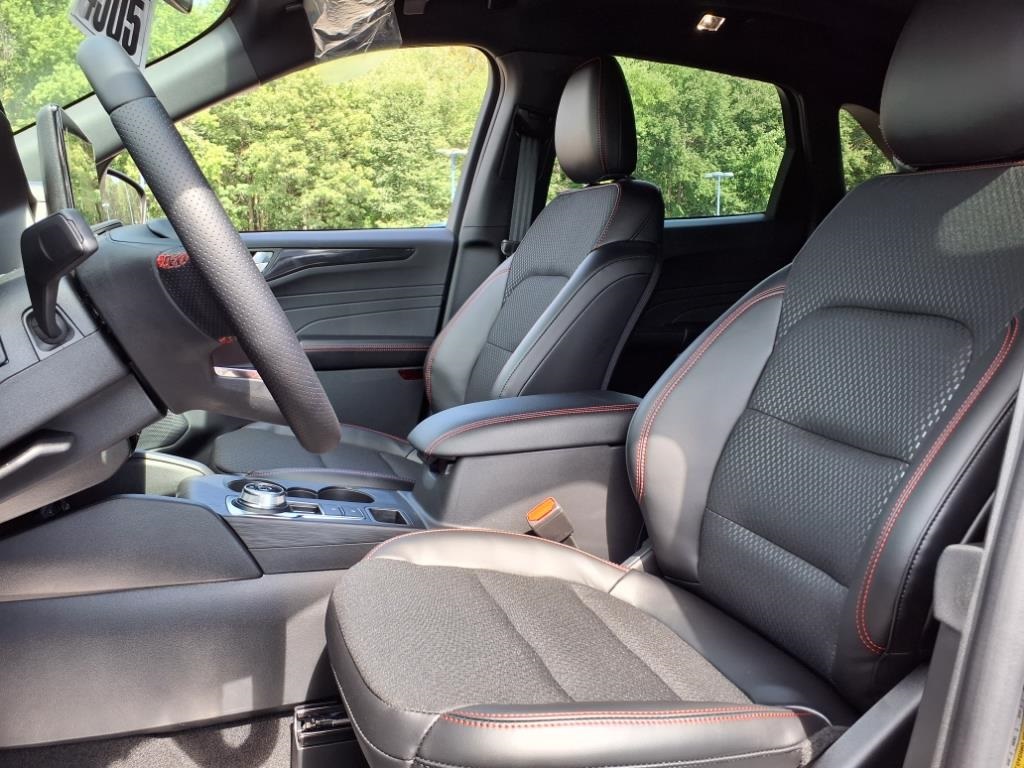 2025 Ford Escape ST-Line photo 12