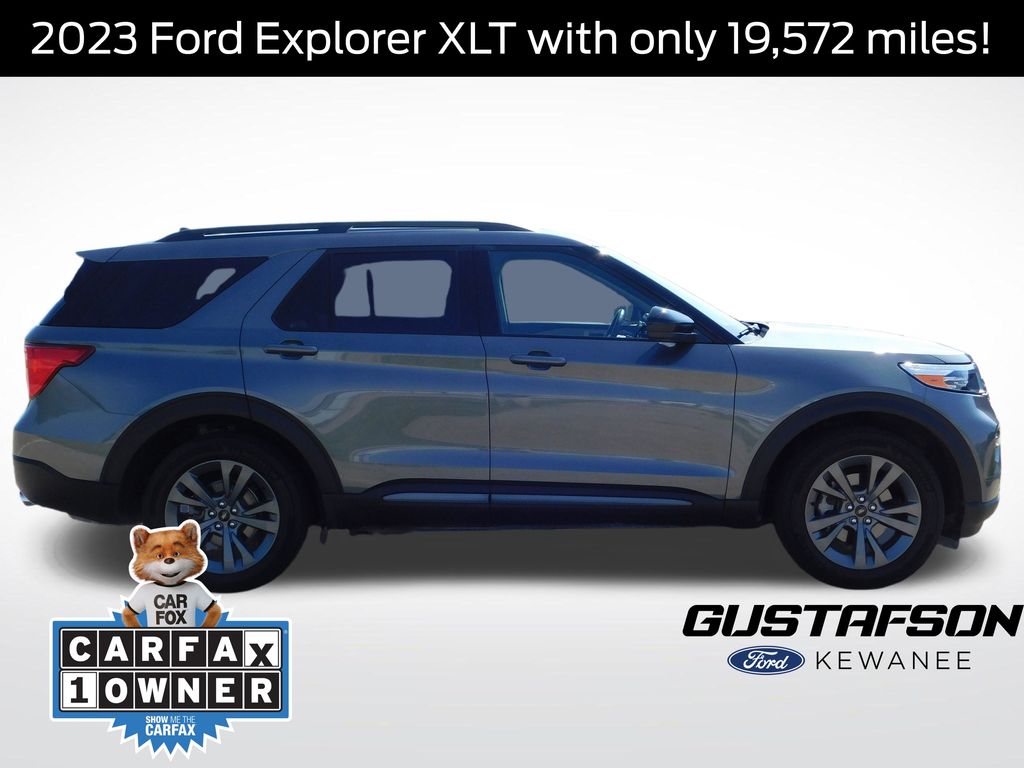 2023 Ford Explorer XLT's photo