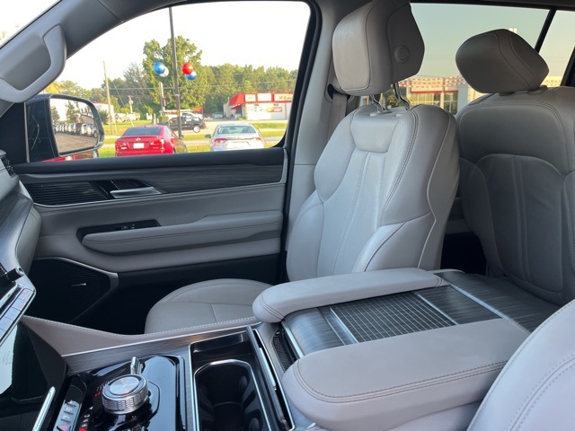 2024 Jeep Wagoneer Series III photo 10