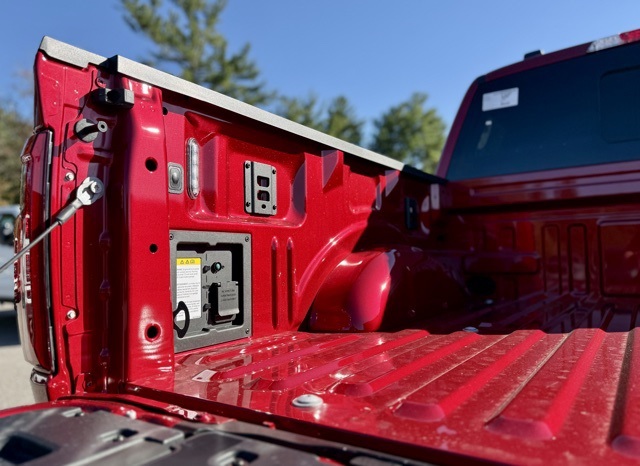 2025 Ford F-150 Lariat photo 8