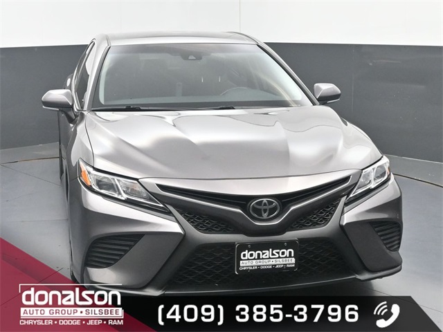 2020 Toyota Camry SE photo 2