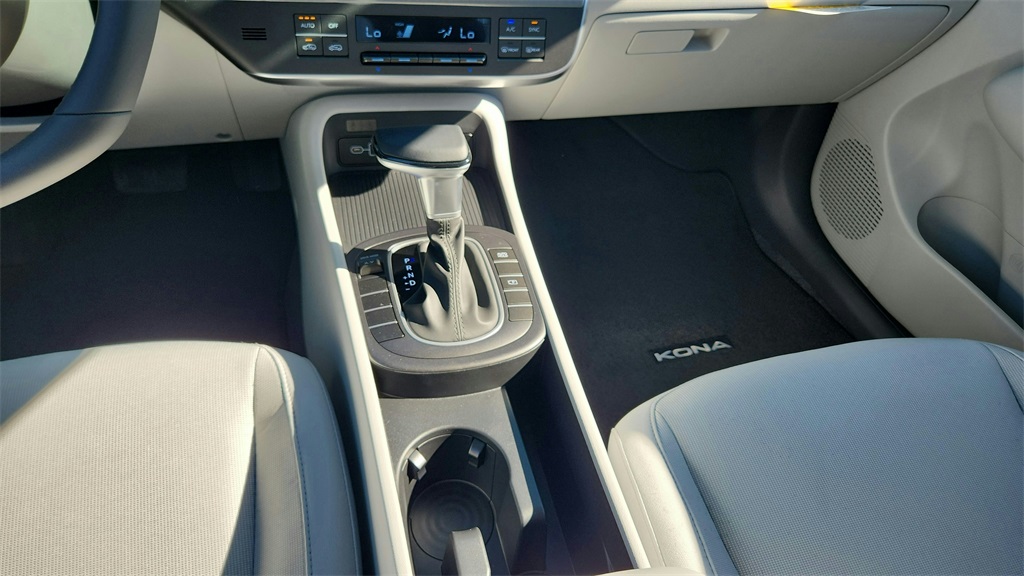 2026 Hyundai Kona SEL photo 11
