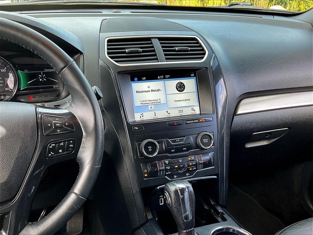 2018 Ford Explorer XLT photo 18