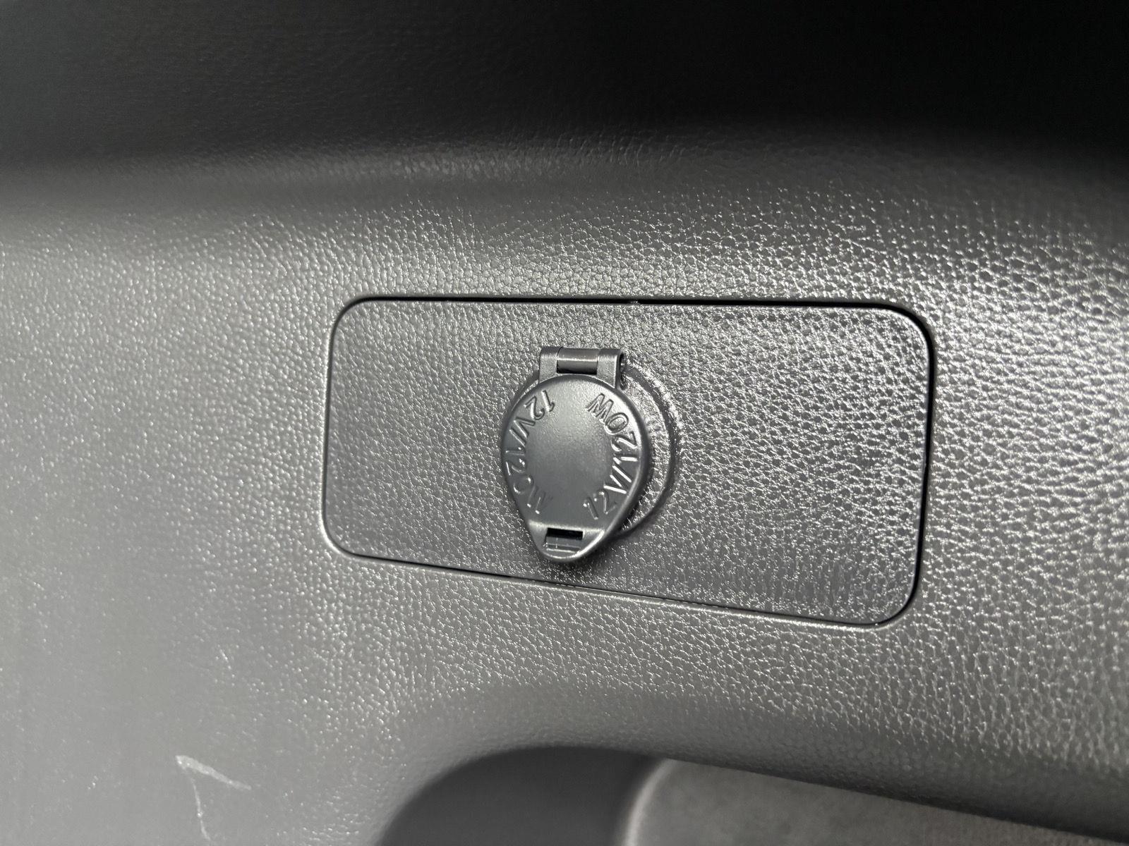 2023 Toyota RAV4 XLE photo 31