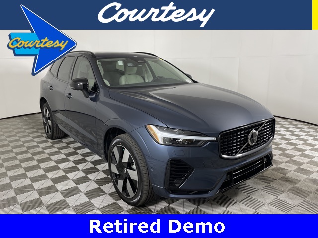 2025 Volvo XC60 Plus's photo