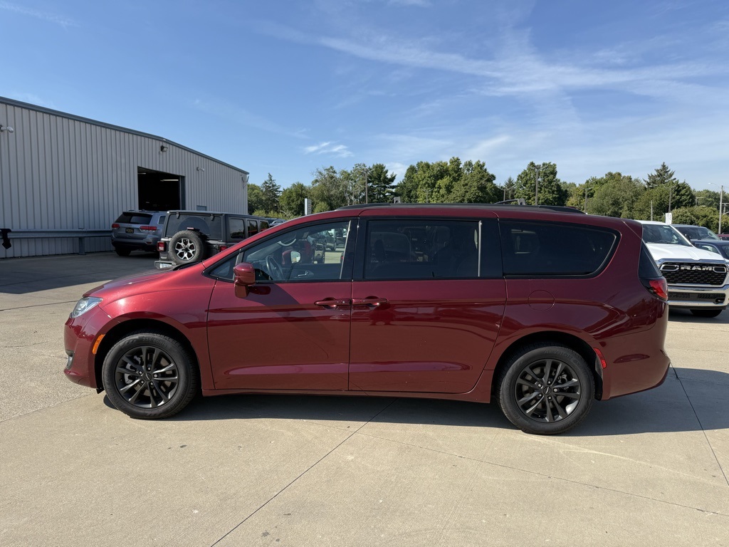 2020 Chrysler Pacifica Touring L photo 4