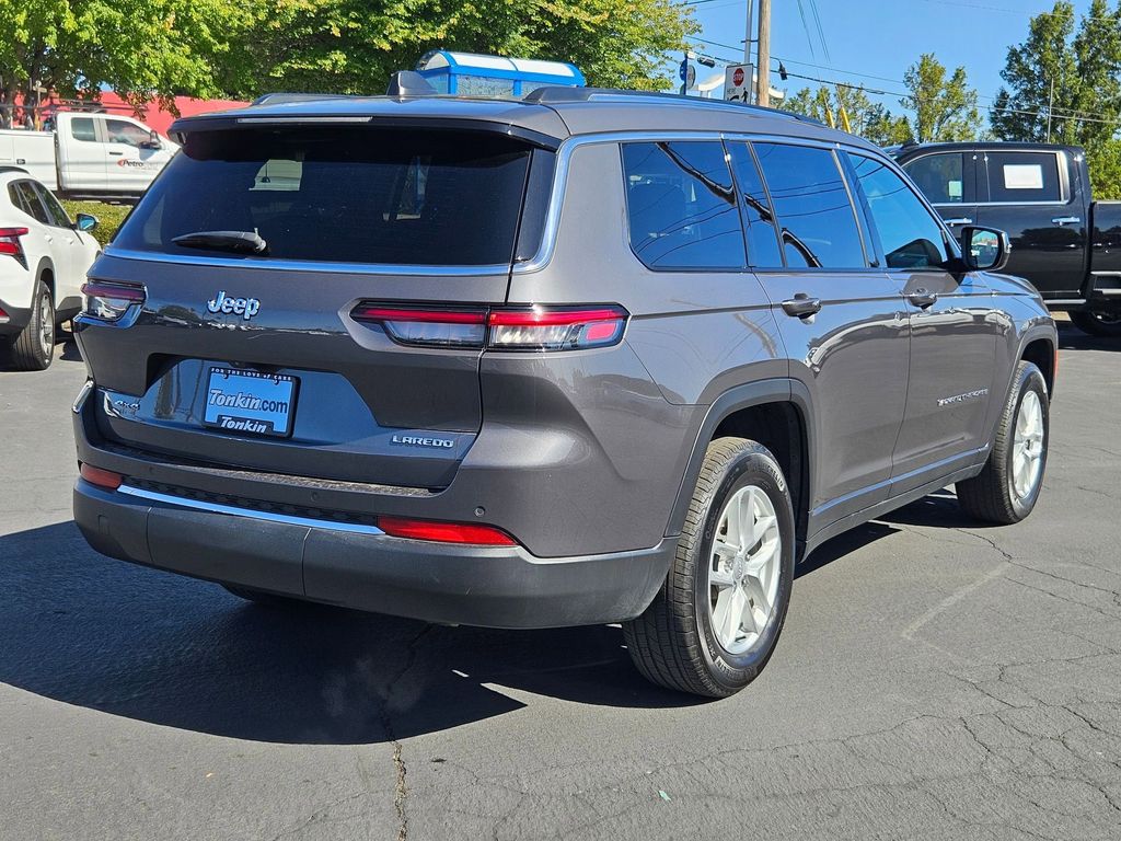 2023 Jeep Grand Cherokee Laredo photo 3