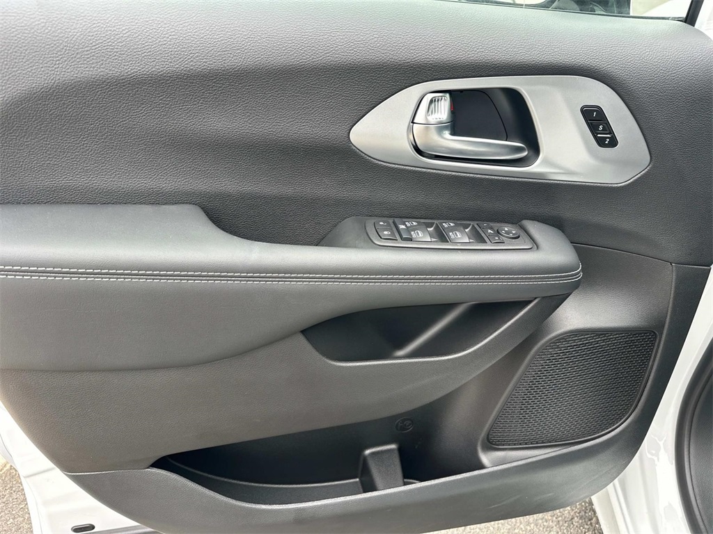 2025 Chrysler Pacifica Limited photo 28