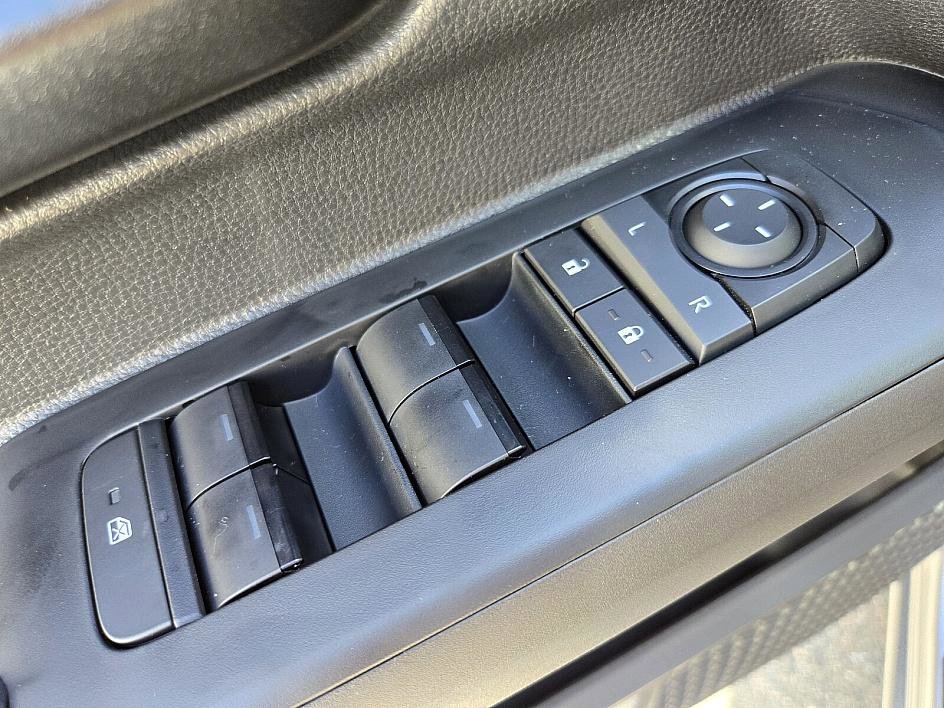 2025 Toyota Tacoma SR5 photo 29