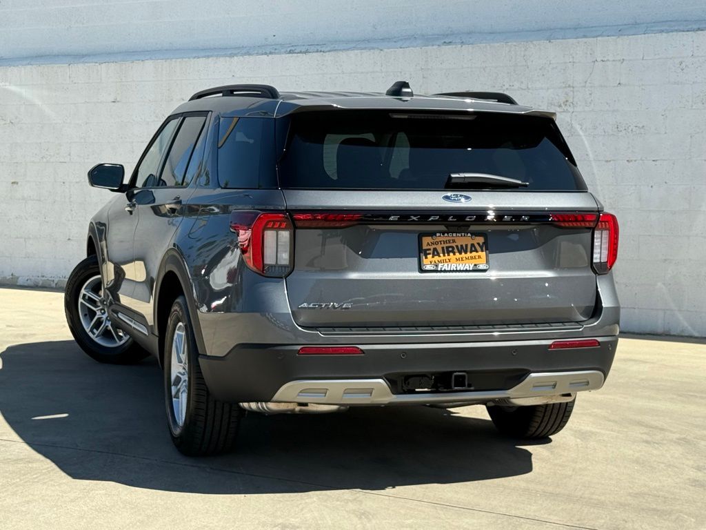 2025 Ford Explorer photo 5