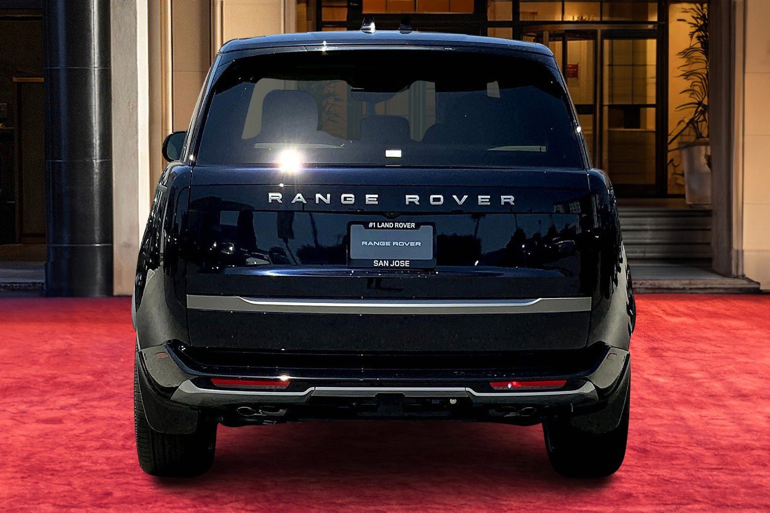 2025 Land Rover Range Rover SE photo 2