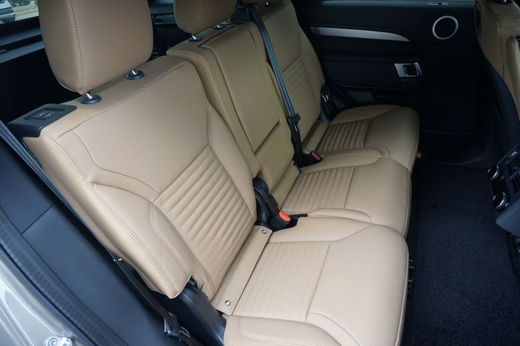 2025 Land Rover Discovery SE photo 27