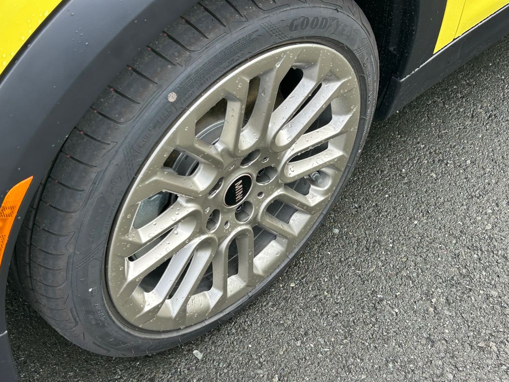 2026 Mini Cooper Hardtop S 2 Door Iconic photo 3