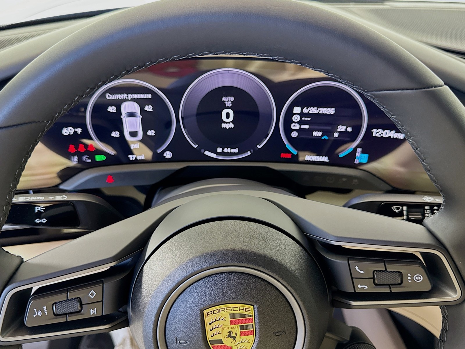2025 Porsche Taycan 4 photo 15