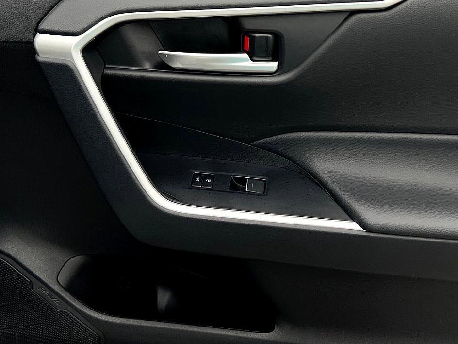 2024 Toyota RAV4 Hybrid XLE photo 23