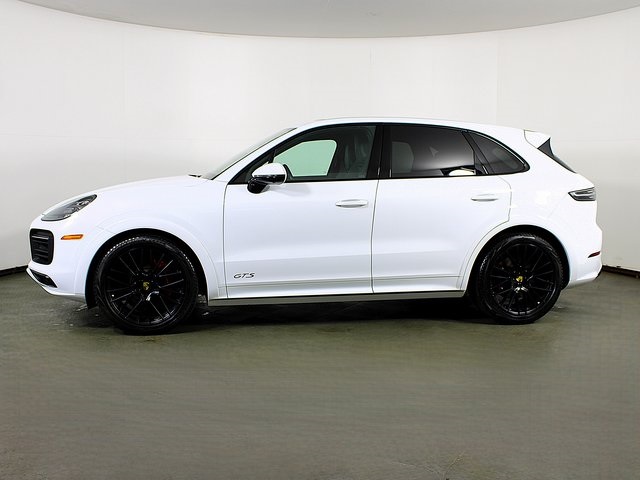 2023 Porsche Cayenne GTS photo 2